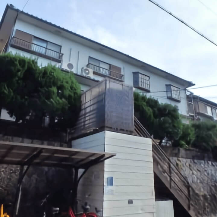 Kaguraoka House